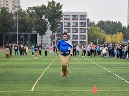 中国音数协常务副理事长兼秘书长敖然在鸿蒙原生游戏•策划不设防主题沙龙上的致辞