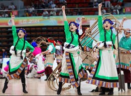 东契奇调侃里夫斯：他打得像是顶级球星，这是我最后一次夸他